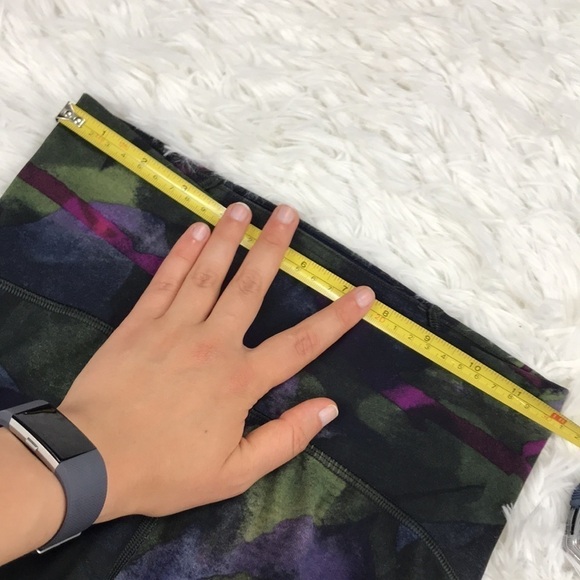 Lululemon Train Times 25" Aura Dark Chrome Multi - Picture 2 of 8